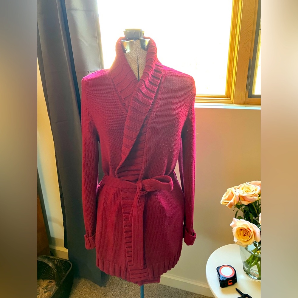 Red, shawl collar tie waist cardigan.